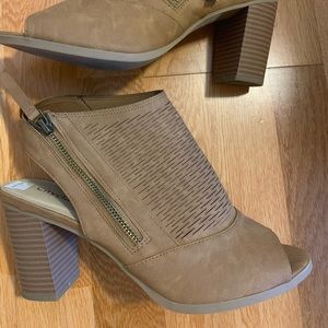 Size 8 women’s sandal